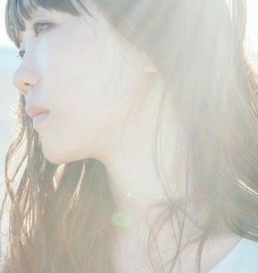 Aimerの顔写真がmステで発覚 かわいいorブサイク世間の声は いままで顔出ししなかった理由は 暇人たちの井戸端会議